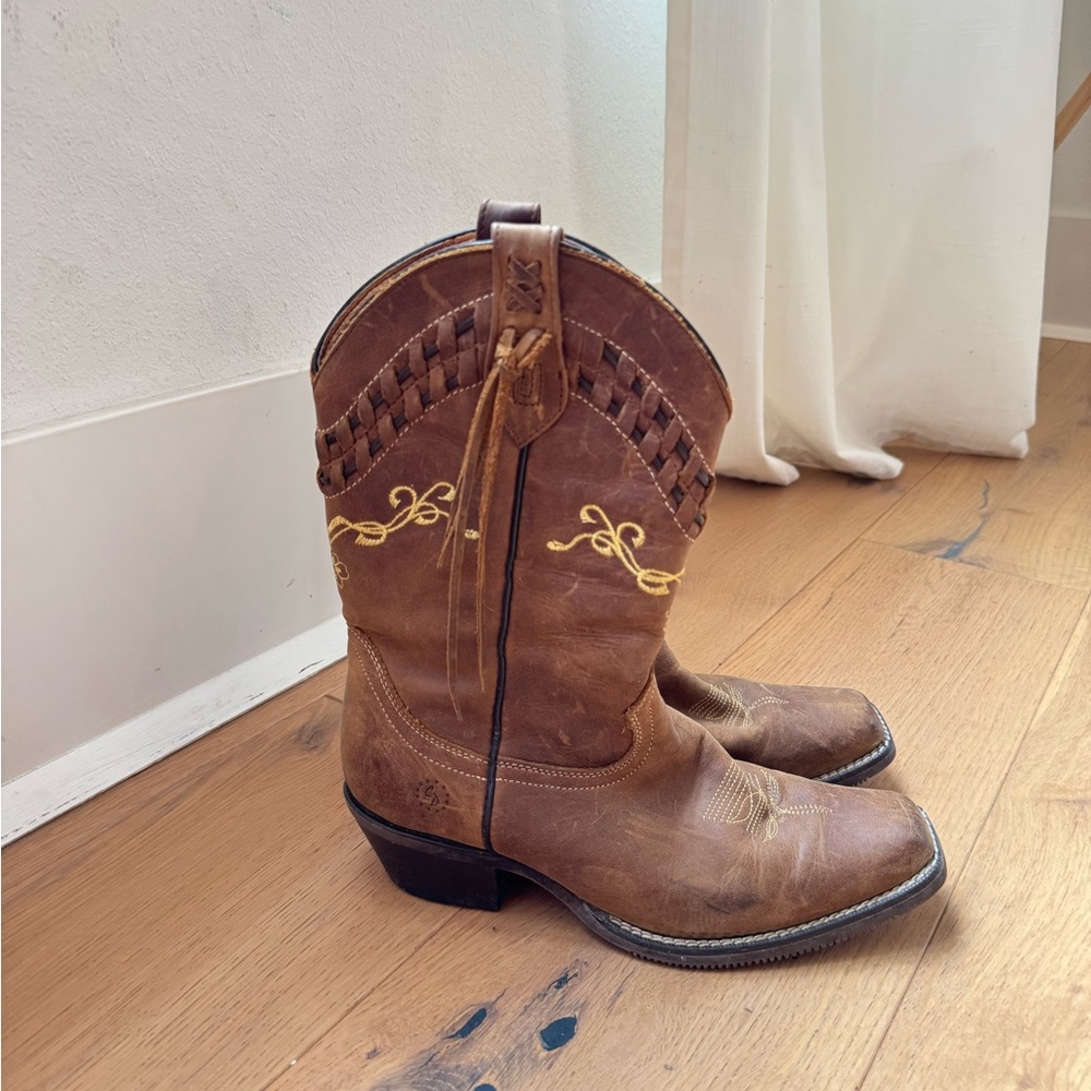 Brown Western Cowboy Boots with Yellow Stitching